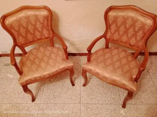 Comedor de madera y tela