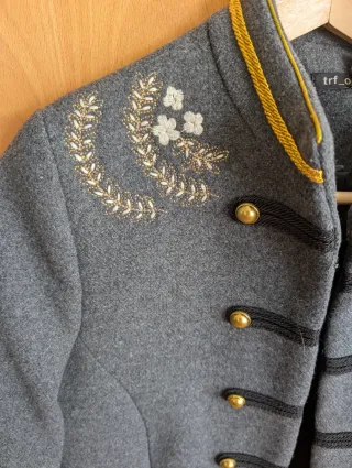 Chaqueta austríaca TRF Zara bordada