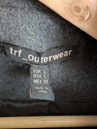 Chaqueta austríaca TRF Zara bordada