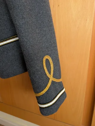 Chaqueta austríaca TRF Zara bordada