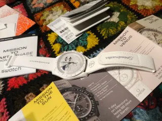 Orologio Swatch Mission to Earthphase Moonshine Gold