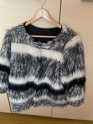 Chaqueta pelo blanco y negro