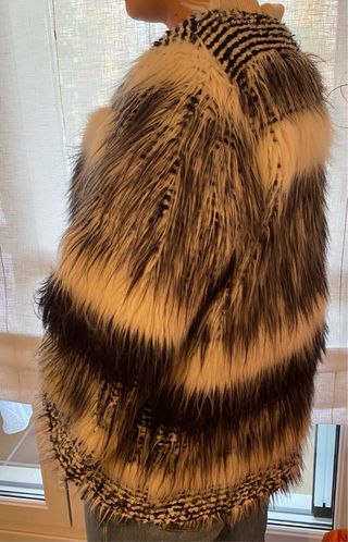 Chaqueta pelo blanco y negro