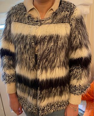 Chaqueta pelo blanco y negro