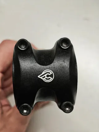 Potencia de bicicleta negra