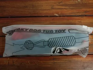 Gioco tiragraffi squalo per cani