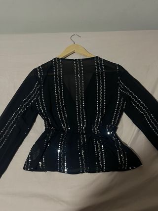 Blusa Subdued con detalles plateados