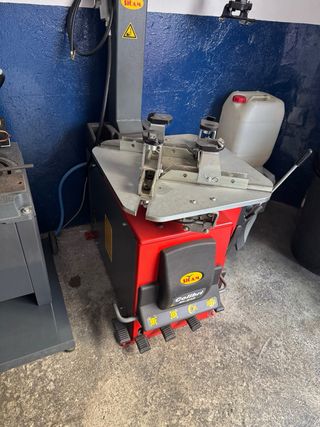 Desmontadora Neumáticos de Moto SICAM 220V