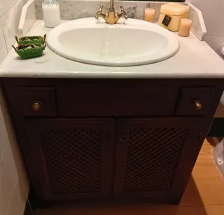 Mobile bagno in legno e marmo