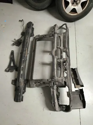 Frente capó Viga Volkswagen Golf IV