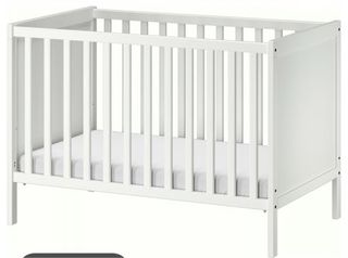 Cuna de bebé blanca y colchon