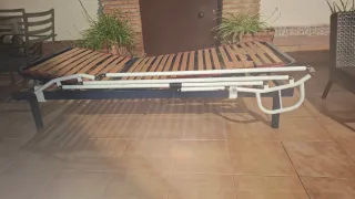 Cama articulada metálica con somier de madera