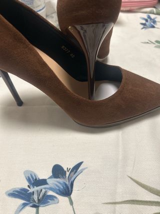 Zapatos de tacón marrones