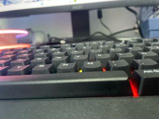 Teclados Mafiti y Mars Gaming RGB tamaño 100%