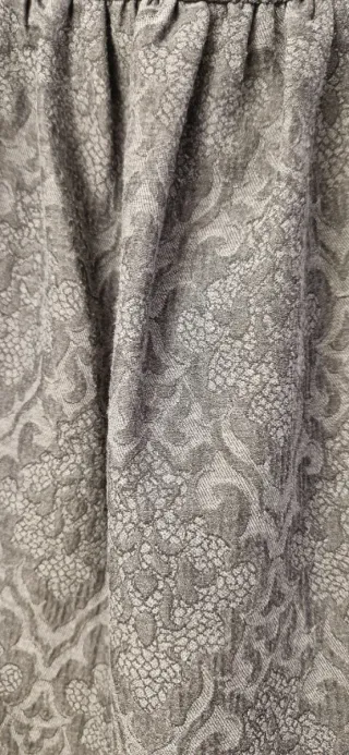 Falda gris estampada