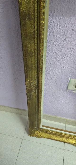 Marco de madera dorado