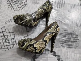 Zapatos de tacón serpiente