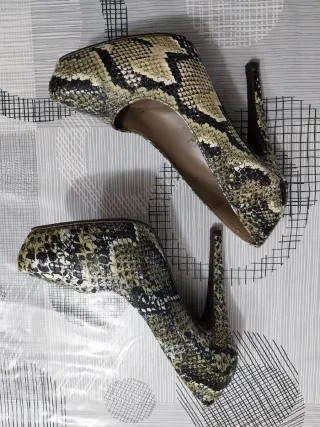 Zapatos de tacón serpiente