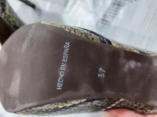 Zapatos de tacón serpiente