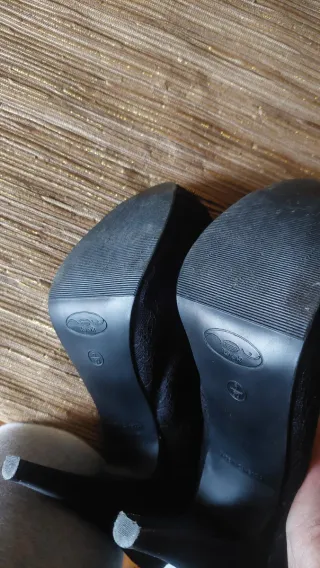 Zapatos de tacón negros con encaje