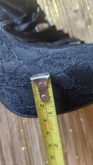 Zapatos de tacón negros con encaje