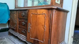 Aparador antiguo de madera + vitrina.