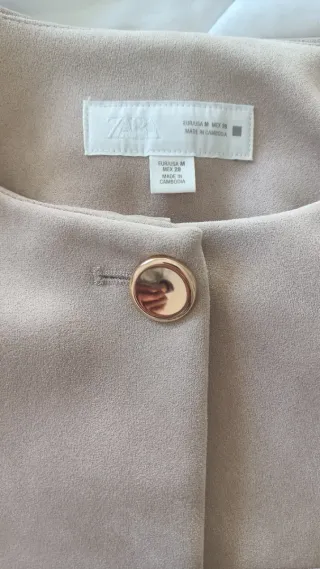 Chaqueta Zara Beige con Cinturón