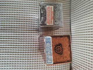 Scatole di bottiglie Chivas Regal e Napoleon non aperte