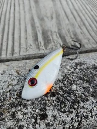 Lote 4 señuelos Lipless pesca Black Bass