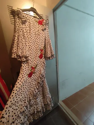 Traje Flamenca Blanco Lunares Rojo