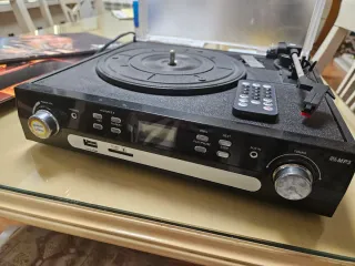 Tocadiscos multifucion  + 3 vinilos nuevo
