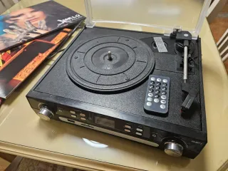 Tocadiscos multifucion  + 3 vinilos nuevo