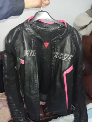 Chaqueta cuero Dainese mujer negra y rosa