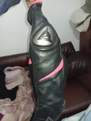 Chaqueta cuero Dainese mujer negra y rosa