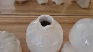 Conjunto porcelana cómoda blanco y oro