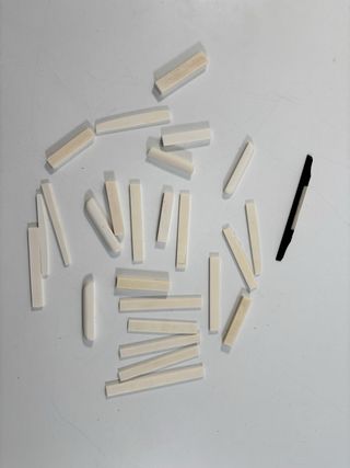 Lotto capotasti e sellette per chitarra/basso