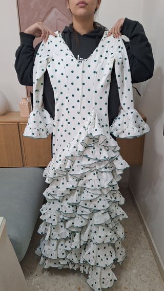 Traje de flamenca blanco con lunares