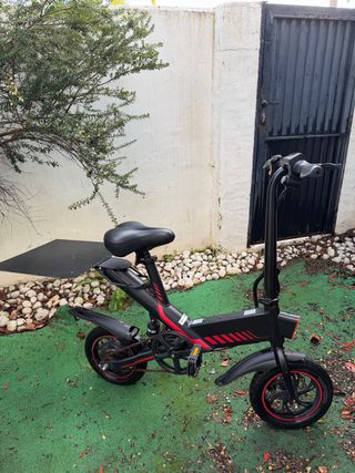 Bicicleta Eléctrica Negra y Roja