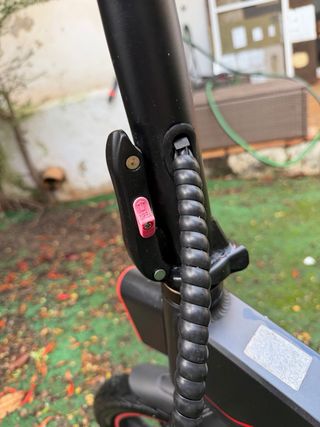 Bicicleta Eléctrica Negra y Roja