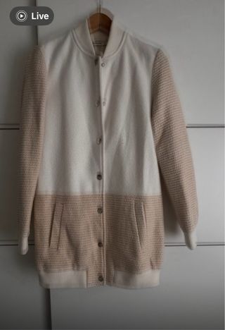 Cazadora Stradivarius Beige y Blanca