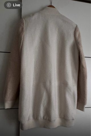 Cazadora Stradivarius Beige y Blanca