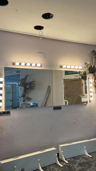 Espejo de tocador ( No incluye las luces )