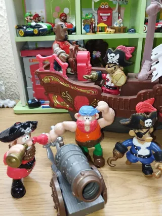 Barco Pirata Juguete con Figuras