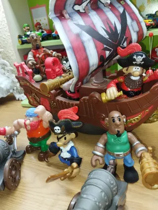 Barco Pirata Juguete con Figuras