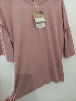 Camiseta Stradivarius manga fruncida Talla M