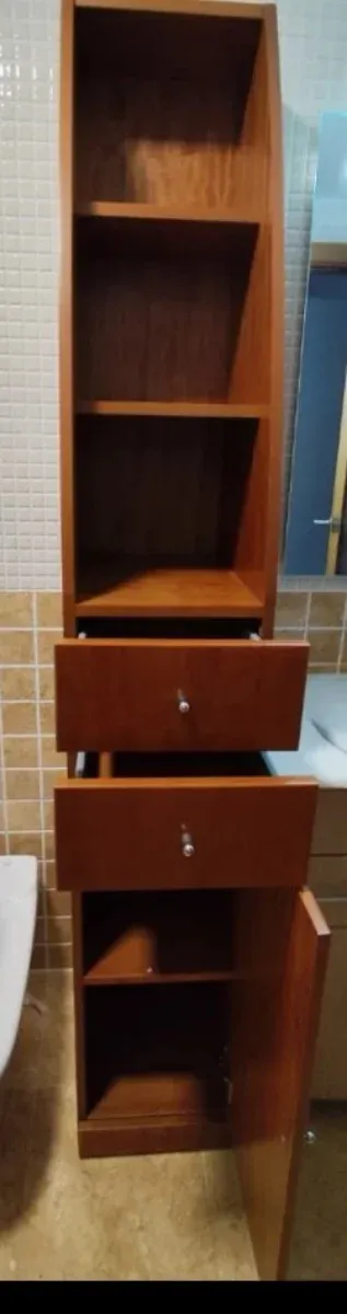 Mueble de baño de madera
