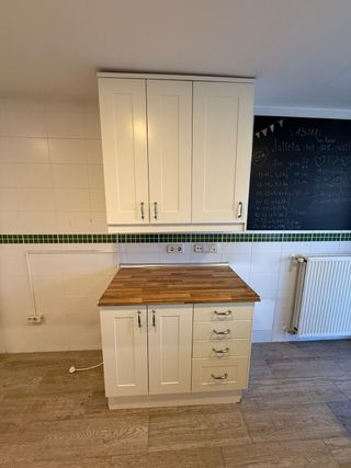 Cocina completa blanca y madera