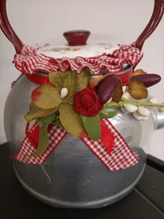 Teiera in alluminio decorata