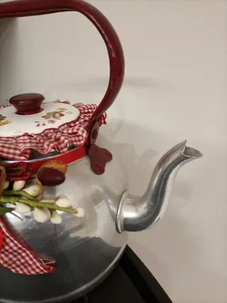 Teiera in alluminio decorata