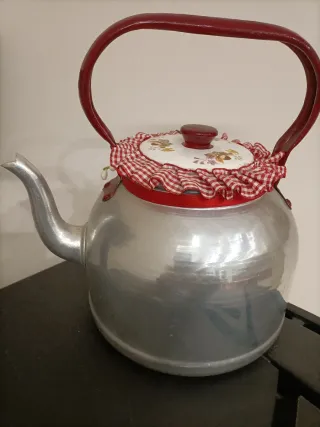 Teiera in alluminio decorata